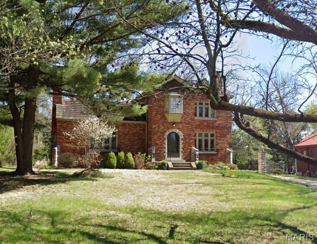 28 Grantwood Lane, St Louis, MO 63123