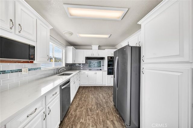 24600 Mountain Avenue 11, Hemet, CA 92544