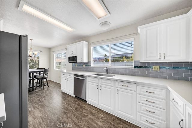 24600 Mountain Avenue 11, Hemet, CA 92544
