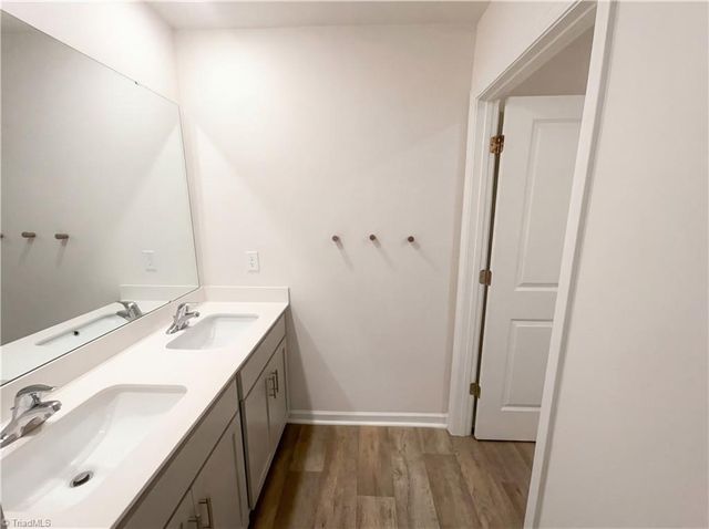 700 Hickory Point Drive, Lexington, NC 27292