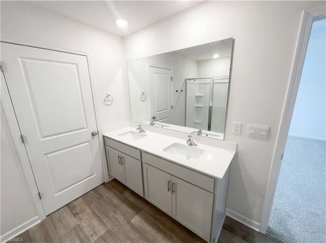 700 Hickory Point Drive, Lexington, NC 27292