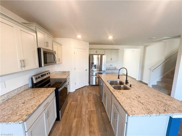 700 Hickory Point Drive, Lexington, NC 27292