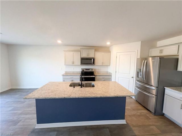 700 Hickory Point Drive, Lexington, NC 27292