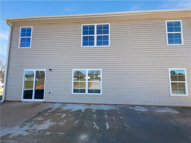 700 Hickory Point Drive, Lexington, NC 27292