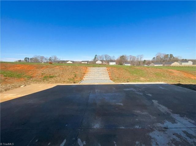 700 Hickory Point Drive, Lexington, NC 27292