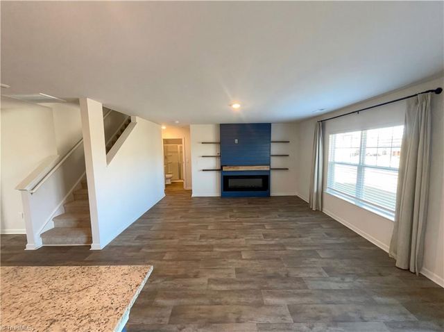 700 Hickory Point Drive, Lexington, NC 27292