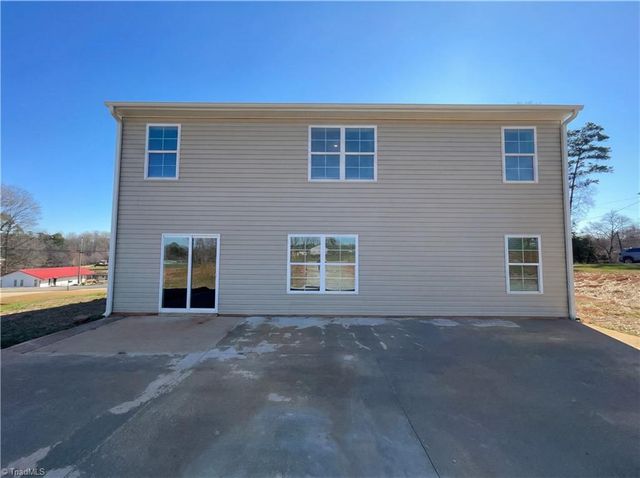 700 Hickory Point Drive, Lexington, NC 27292