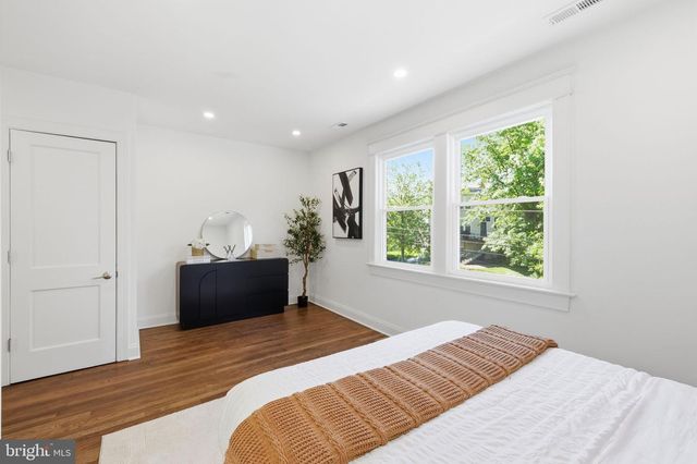413 HAMILTON ST NW, Washington, DC 20011