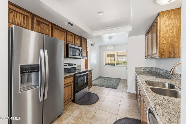 42841 15th Street Unit 6, Lancaster, CA 93534