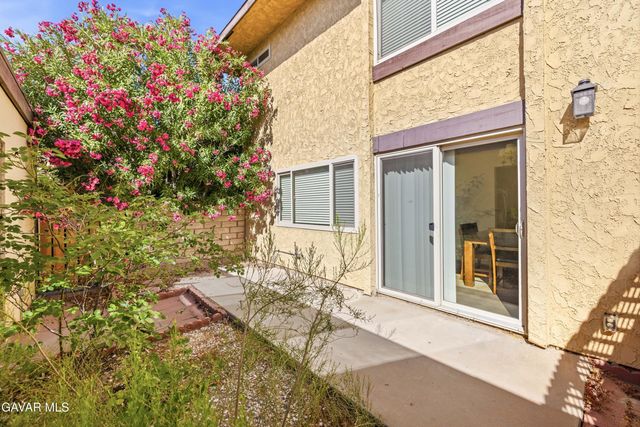 42841 15th Street Unit 6, Lancaster, CA 93534