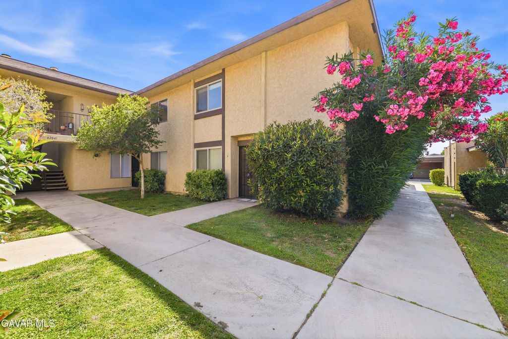 42841 15th Street Unit 6, Lancaster, CA 93534