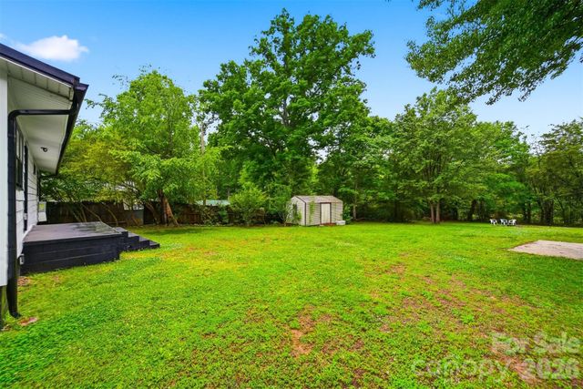 201 Cape Hickory Road, Hickory, NC 28601