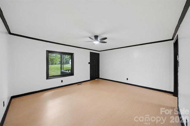 201 Cape Hickory Road, Hickory, NC 28601