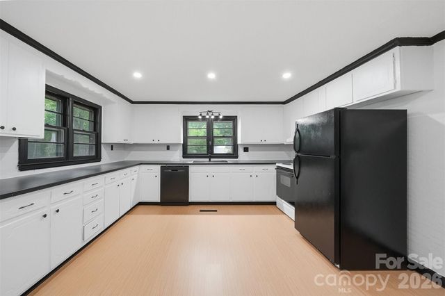201 Cape Hickory Road, Hickory, NC 28601