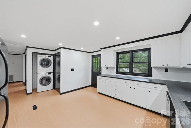 201 Cape Hickory Road, Hickory, NC 28601