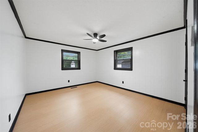 201 Cape Hickory Road, Hickory, NC 28601