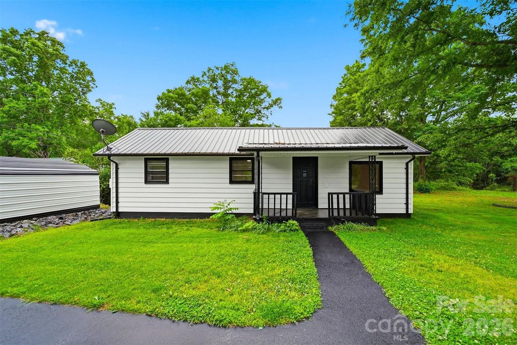201 Cape Hickory Road, Hickory, NC 28601