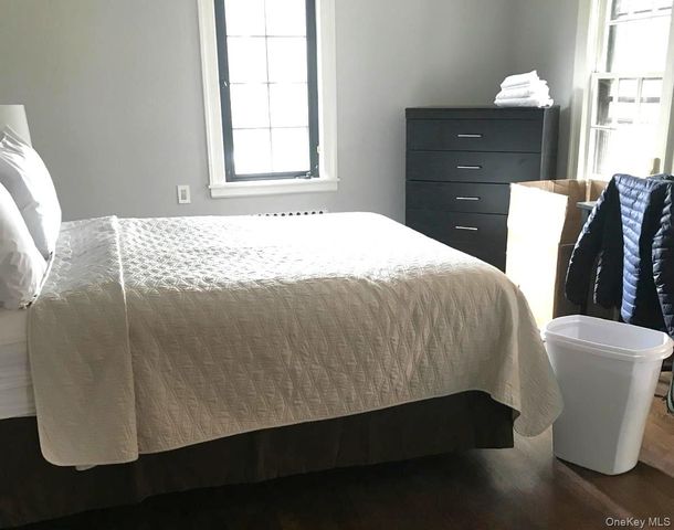 940 Smith Lane, Hewlett Neck, NY 11598