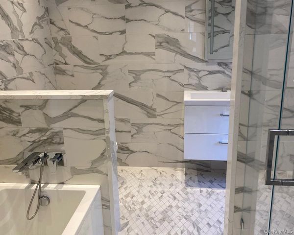 940 Smith Lane, Hewlett Neck, NY 11598