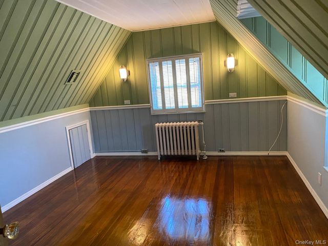 940 Smith Lane, Hewlett Neck, NY 11598