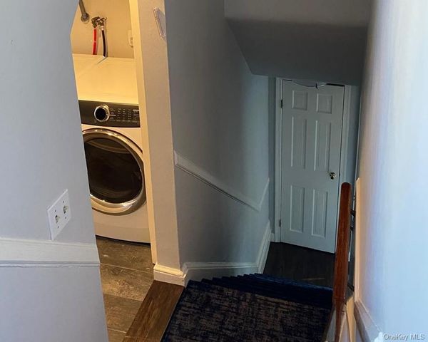 940 Smith Lane, Hewlett Neck, NY 11598