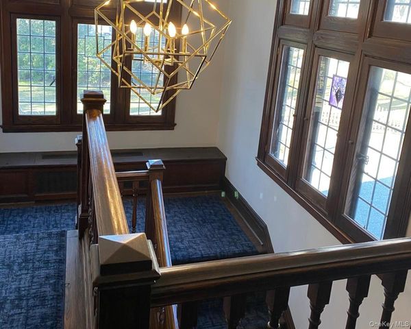 940 Smith Lane, Hewlett Neck, NY 11598