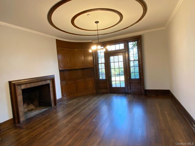 940 Smith Lane, Hewlett Neck, NY 11598