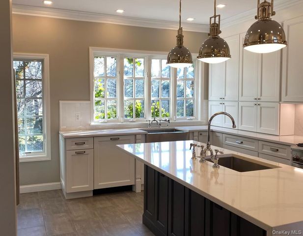 940 Smith Lane, Hewlett Neck, NY 11598