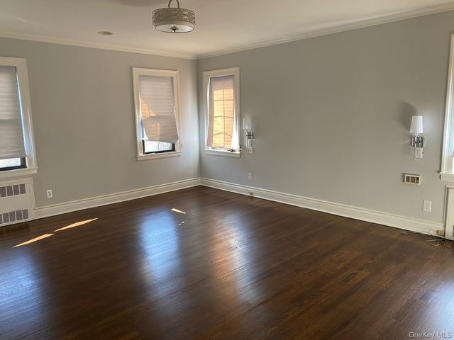 940 Smith Lane, Hewlett Neck, NY 11598