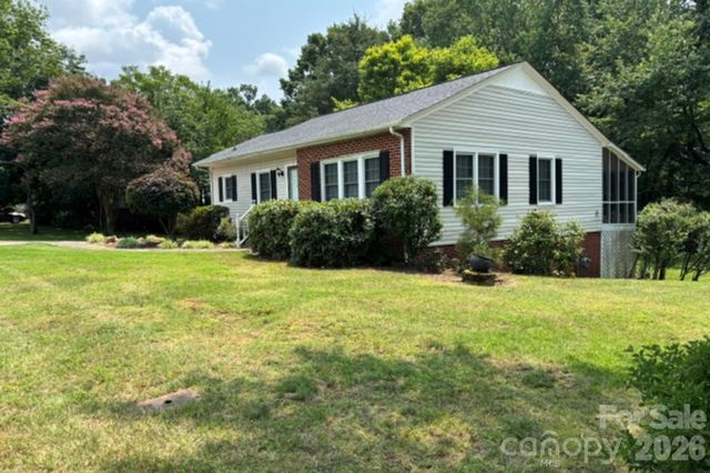 1404 23rd Avenue NE, Hickory, NC 28601