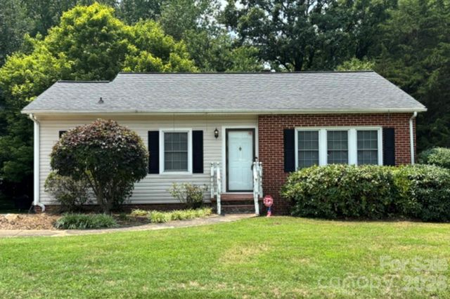 1404 23rd Avenue NE, Hickory, NC 28601