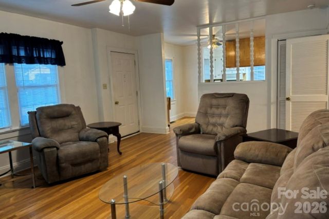 1404 23rd Avenue NE, Hickory, NC 28601