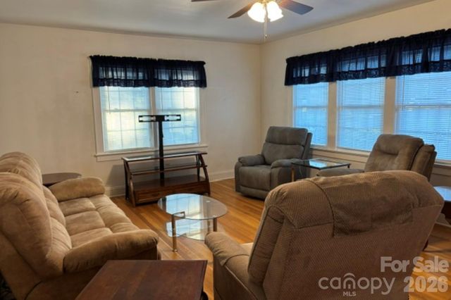 1404 23rd Avenue NE, Hickory, NC 28601