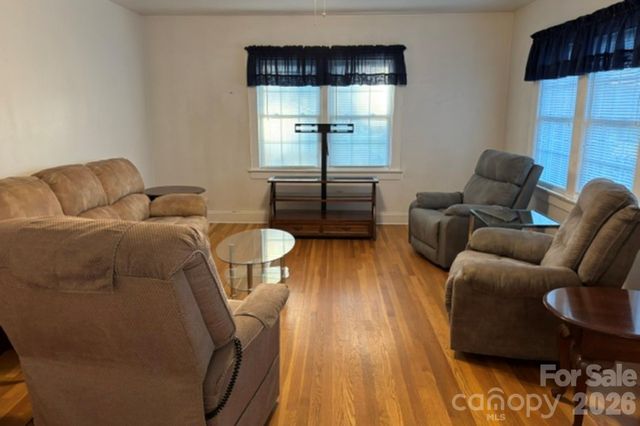 1404 23rd Avenue NE, Hickory, NC 28601