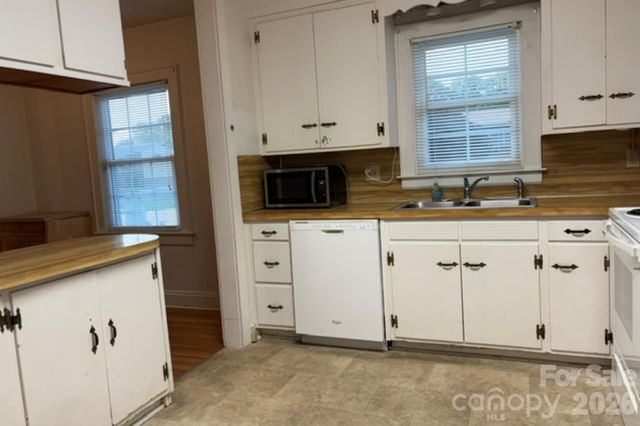 1404 23rd Avenue NE, Hickory, NC 28601