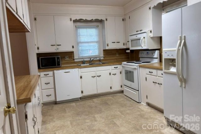 1404 23rd Avenue NE, Hickory, NC 28601