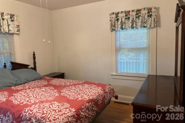 1404 23rd Avenue NE, Hickory, NC 28601