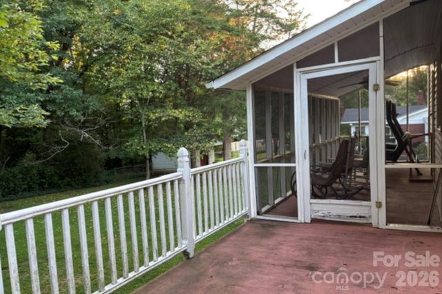 1404 23rd Avenue NE, Hickory, NC 28601