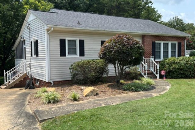 1404 23rd Avenue NE, Hickory, NC 28601
