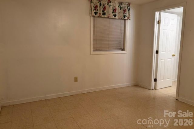 1404 23rd Avenue NE, Hickory, NC 28601