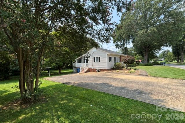 1404 23rd Avenue NE, Hickory, NC 28601