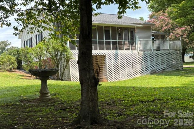1404 23rd Avenue NE, Hickory, NC 28601