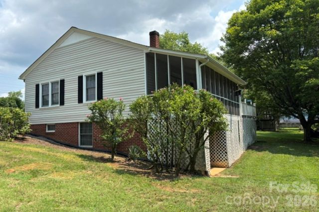 1404 23rd Avenue NE, Hickory, NC 28601