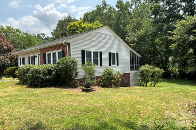 1404 23rd Avenue NE, Hickory, NC 28601