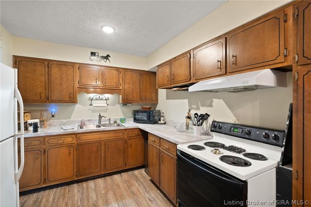 2402 Bishop Road, Jeffersonville, IN 47130