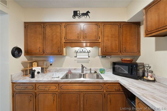 2402 Bishop Road, Jeffersonville, IN 47130