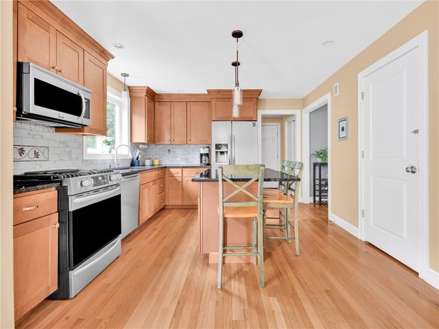 10 Victory Falls Road, Coventry, RI 02827