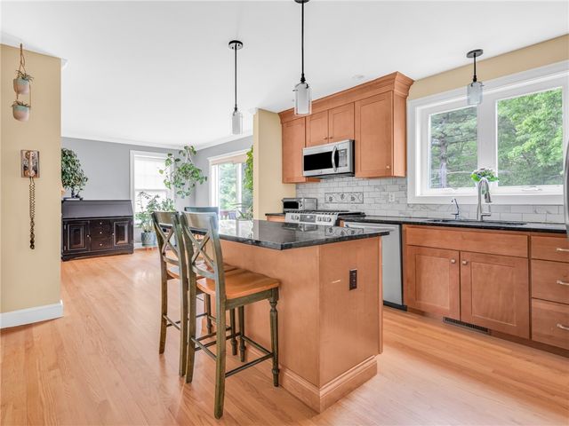 10 Victory Falls Road, Coventry, RI 02827