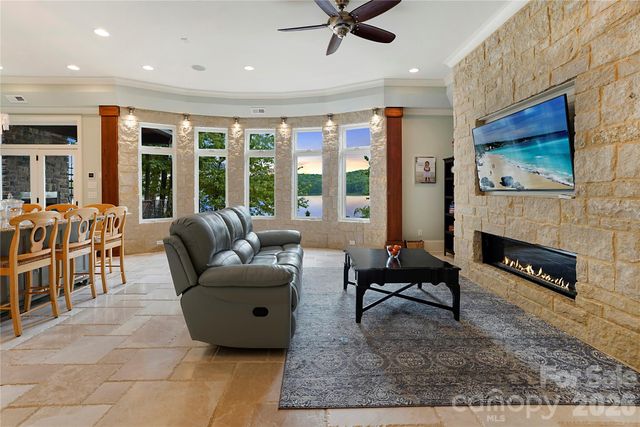 3255 Lake Pointe Drive, Belmont, NC 28012