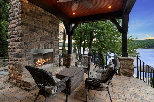 3255 Lake Pointe Drive, Belmont, NC 28012